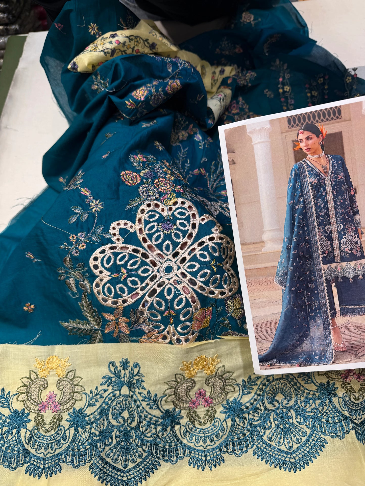 HUSSAIN REHAR LAWN AZRAQ